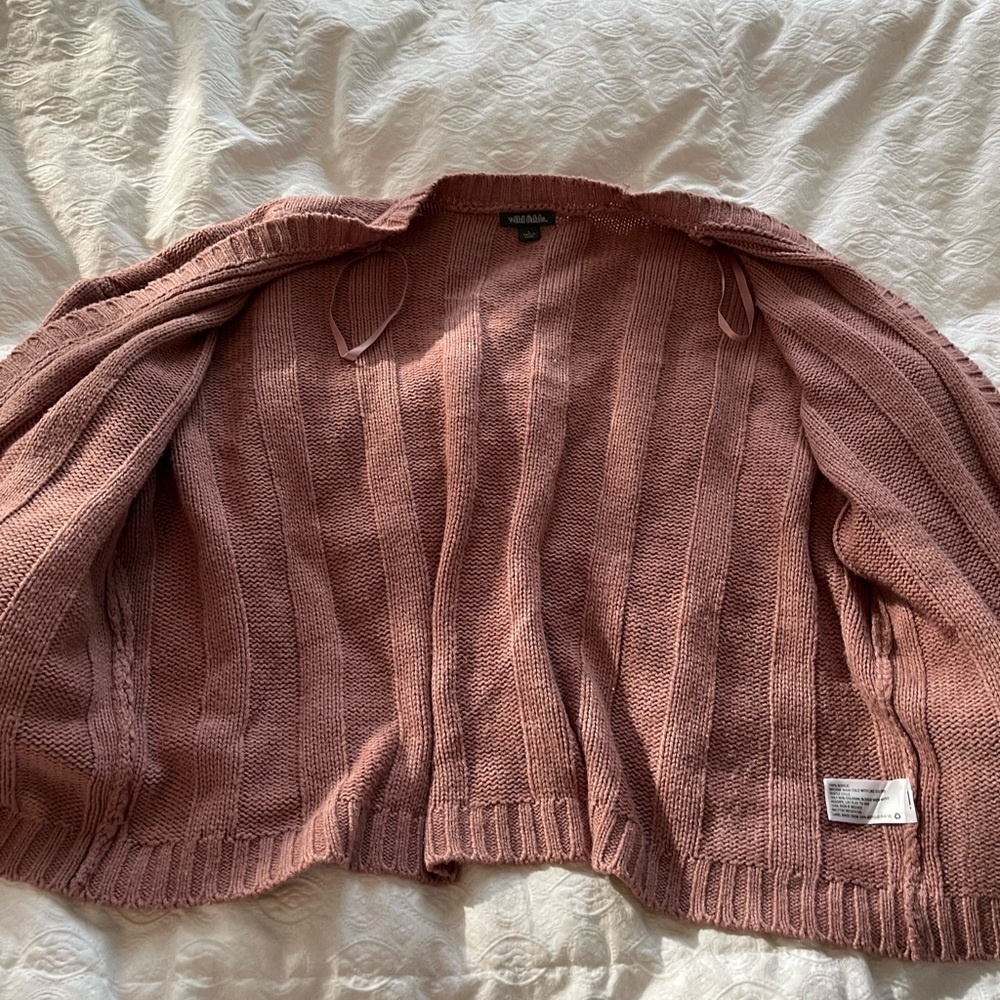 Winter essential: cozy muted pink sweater - Picture 4 of 9